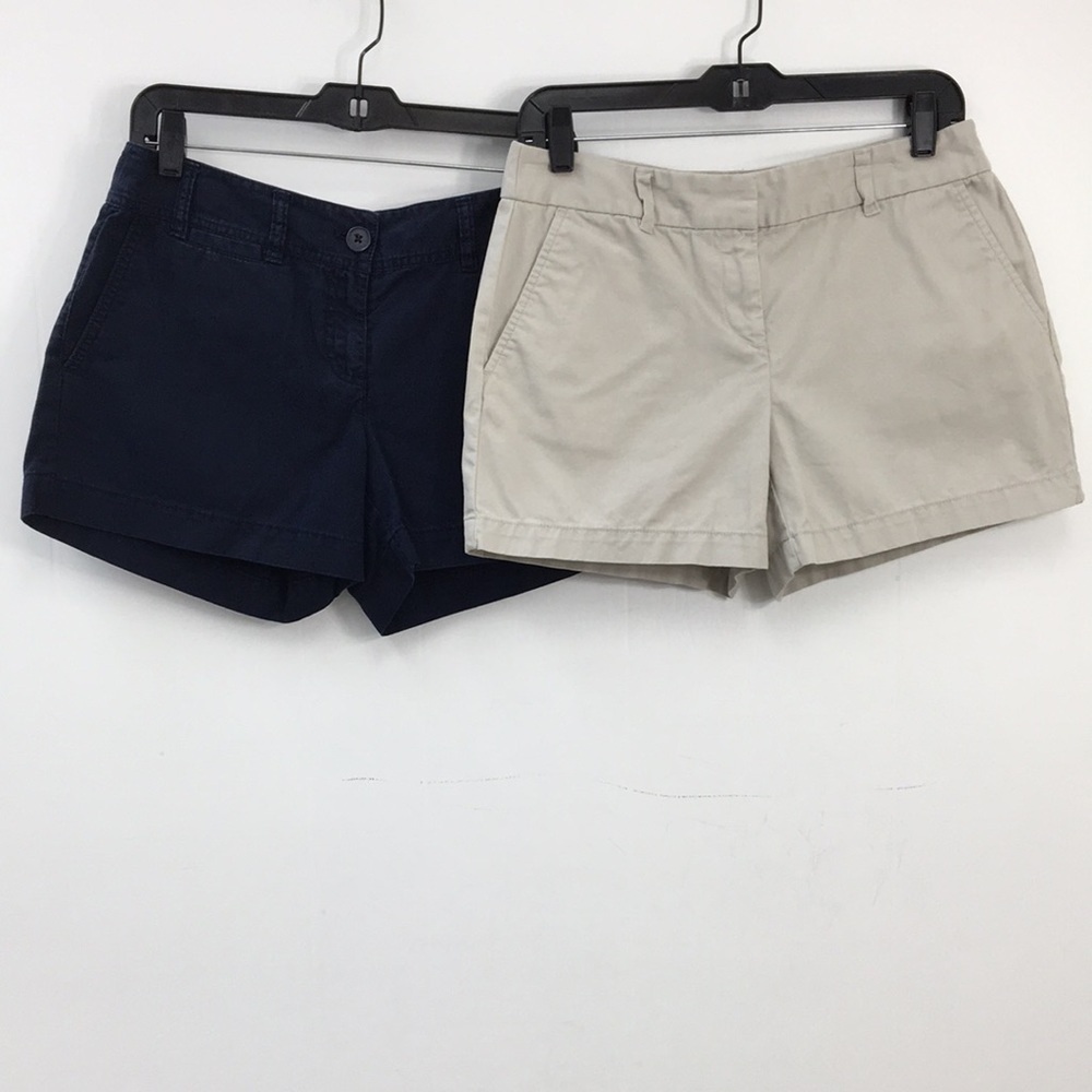 LOFT Women's Short Bundle of 2 Navy and Khaki Size 4 GREAT Condition